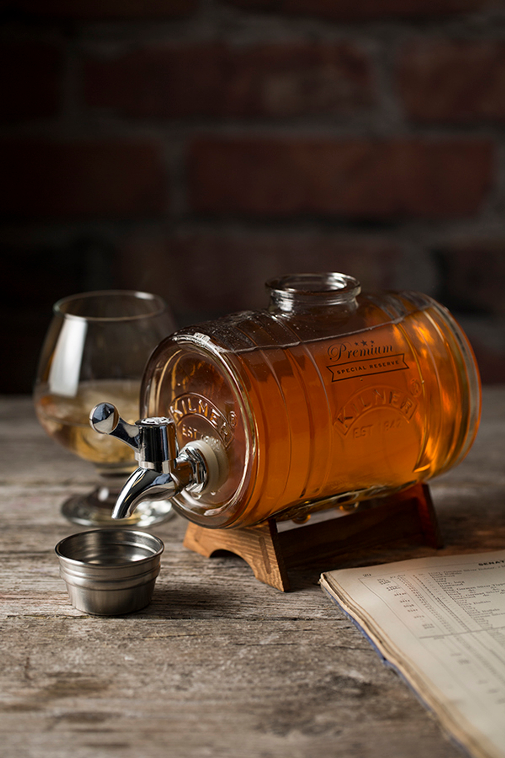 Диспенсер для напитков Barrel на подставке 1 л в подарочной упаковке Kilner