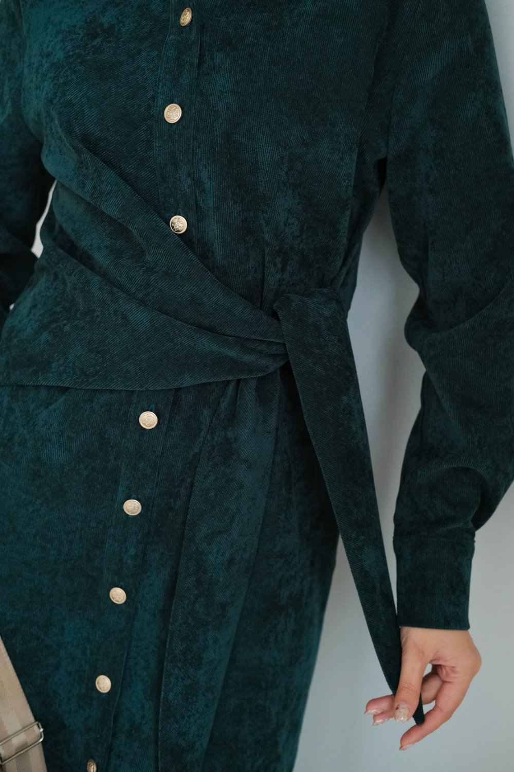 Платье с драпировкой из микровельвета