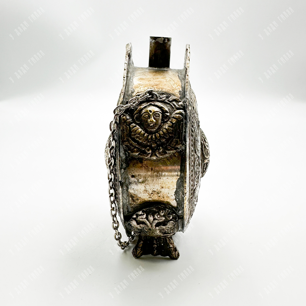 Малая богато декорированная пороховница. Посеребрение, латунь. Балканы, XIX в.