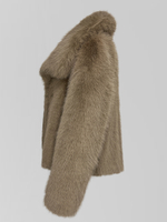 Полушубок Hestovrviio L811-С12 однотонный пушистый c широким воротником