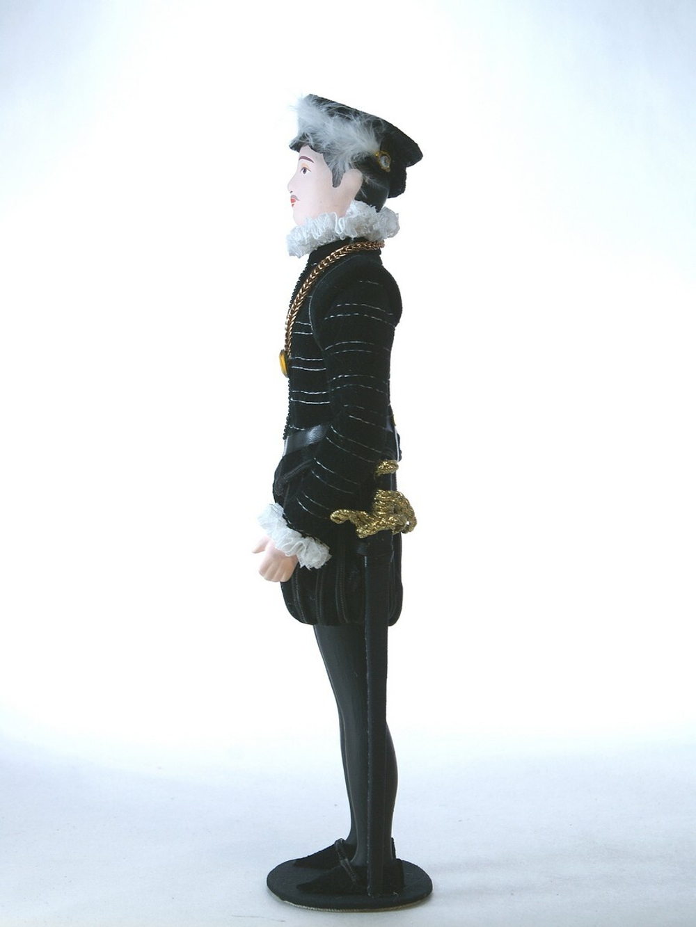 Кукла коллекционная в мужском придворном Испанском костюме