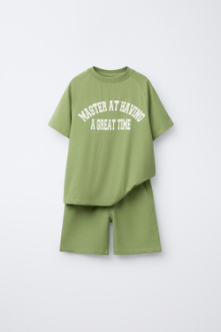 ZARA КОМПЛЕКТ ИЗ ФУТБОЛКИ И ШОРТОВ-БЕРМУДОВ, СВЕТЛО-ЗЕЛЕНЫЙ