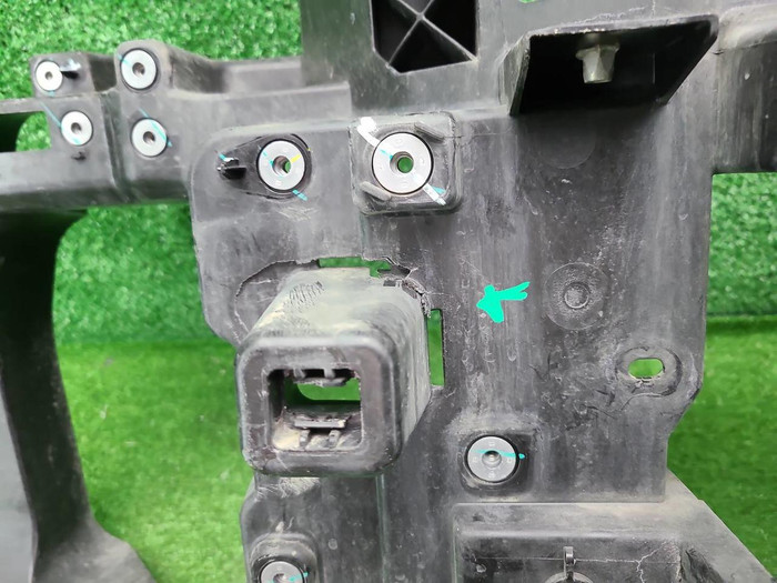 Телевизор Lixiang L9 (2022-н.в.)