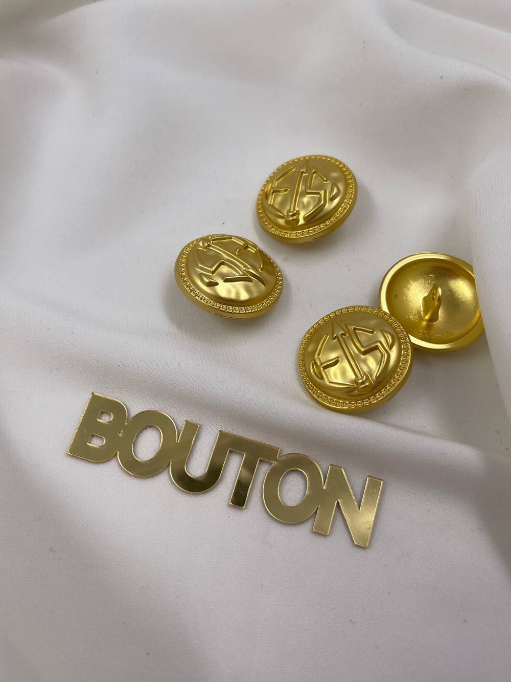 Пуговицы Скиап. с гербом и стрелой в лимонном цвете (золотые)