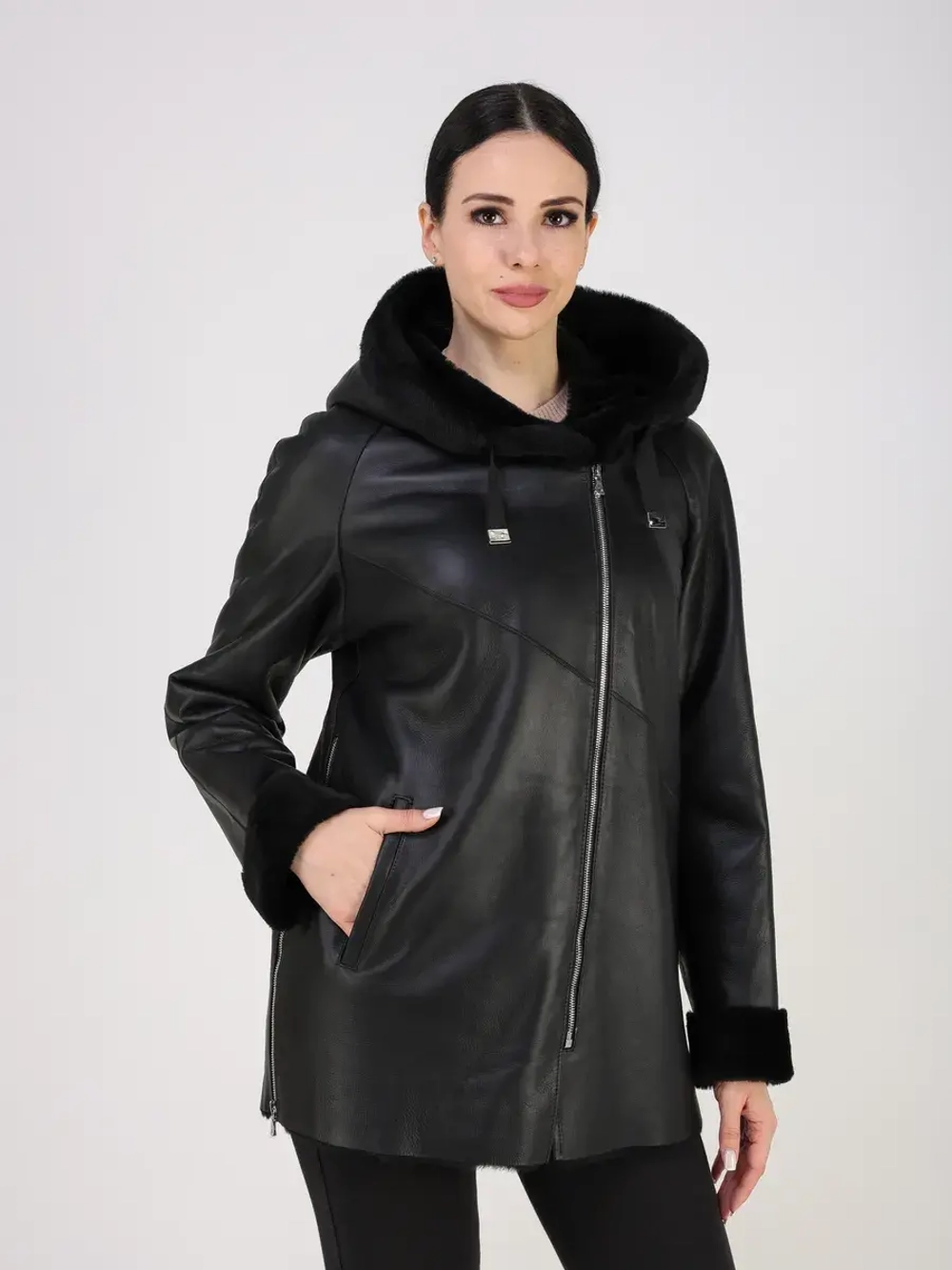 Дубленка зимняя натуральная с капюшоном