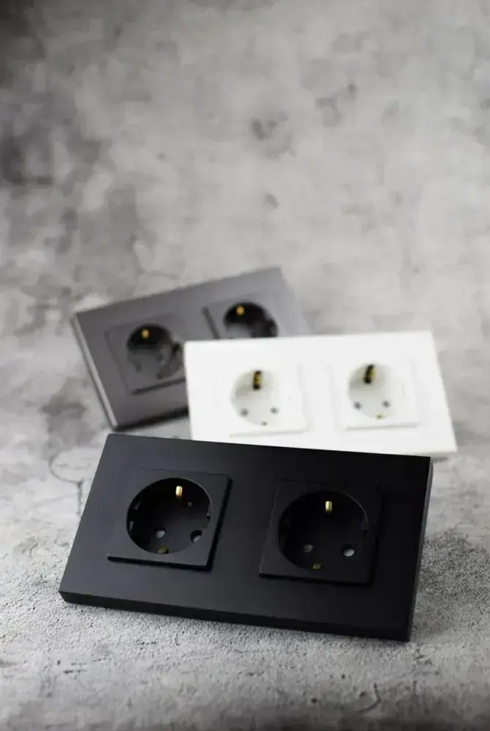Розетка черная с заземлением, двойная розетка с защитными шторками