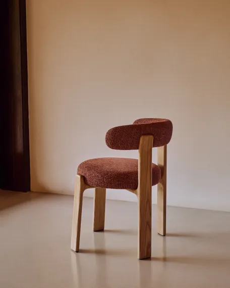 Стул Granite на 4 ножках из терракотового шенилла и массива ясеня в натуральной отделке