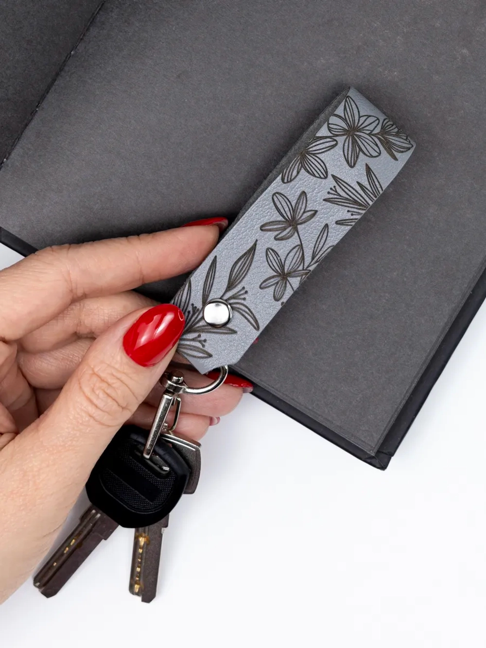 Брелок "Утро доброе" серый