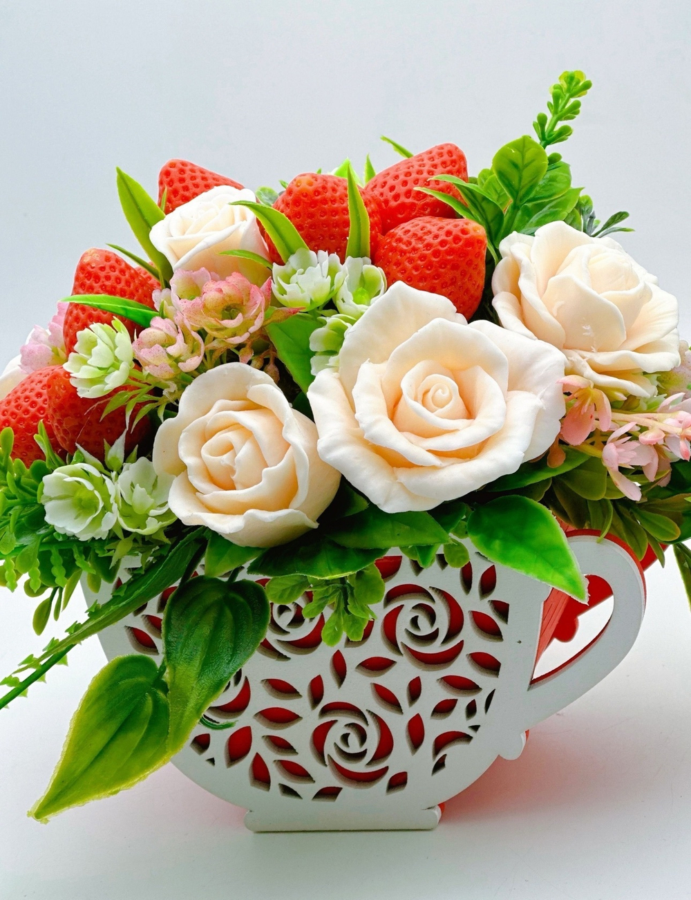Чашка с клубникой (букет)