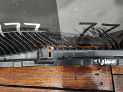 Кронштейн заднего бампера Volkswagen Tiguan 2 16-20 Б/У Оригинал 5NR807863