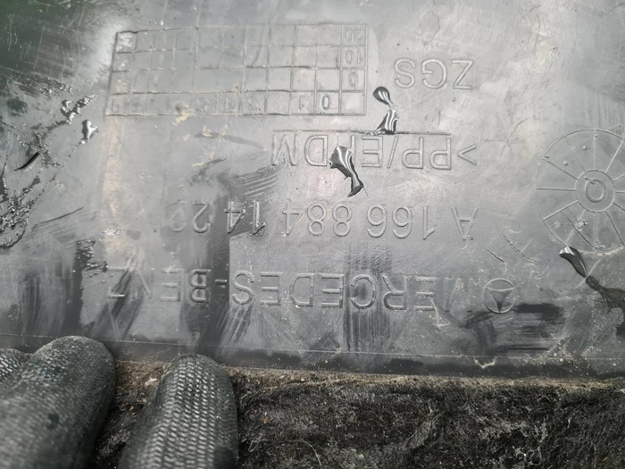 Подкрылок задний правый Mercedes ML GLE W166 11-18