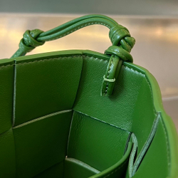 Bottega Veneta Cassette Pouch On Strap 22 cm