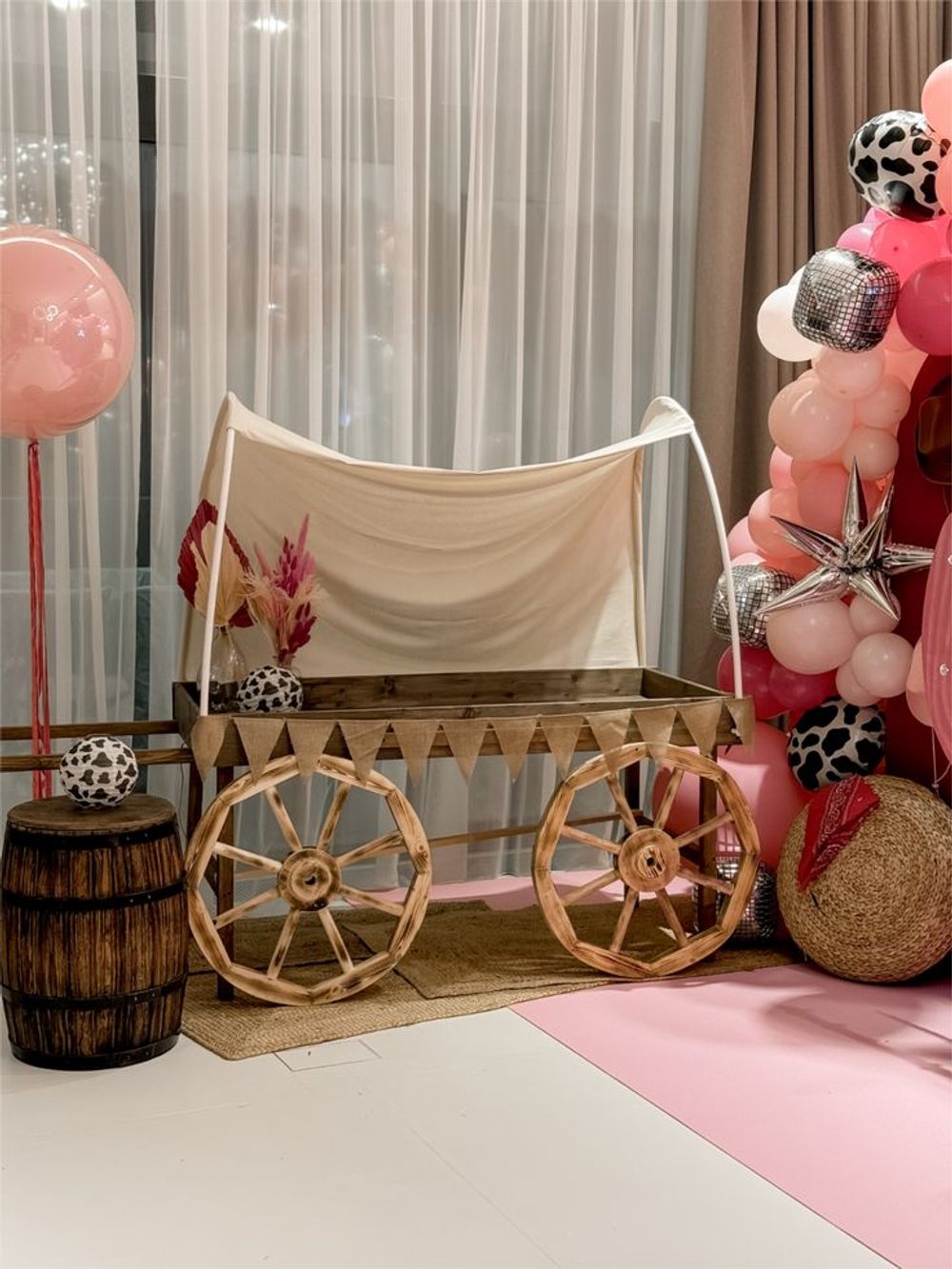 Ковбойская телега с крышей в аренду