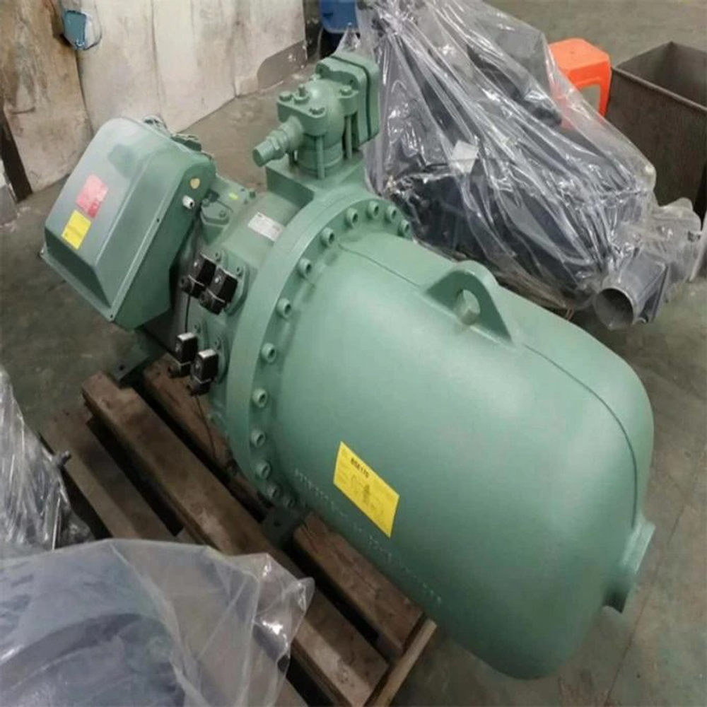 Полугерметичный винтовой компрессор CSH8573-140-40P, с мощностью 140 л.с.