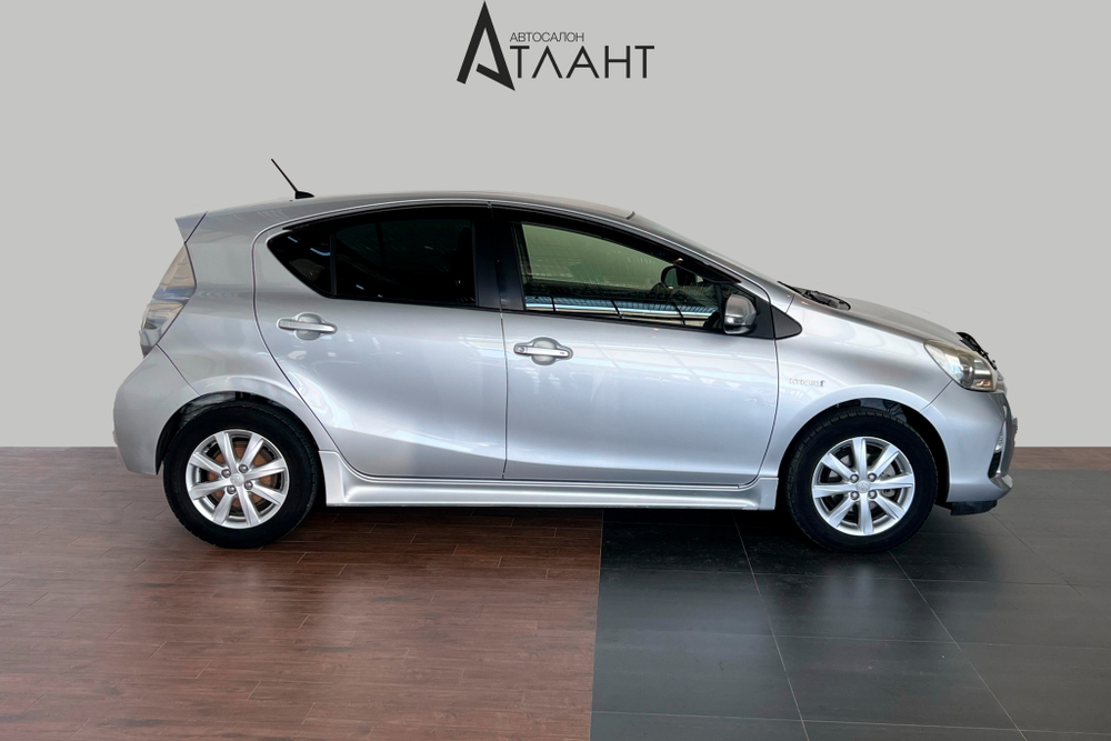 Toyota Aqua, 2013 год