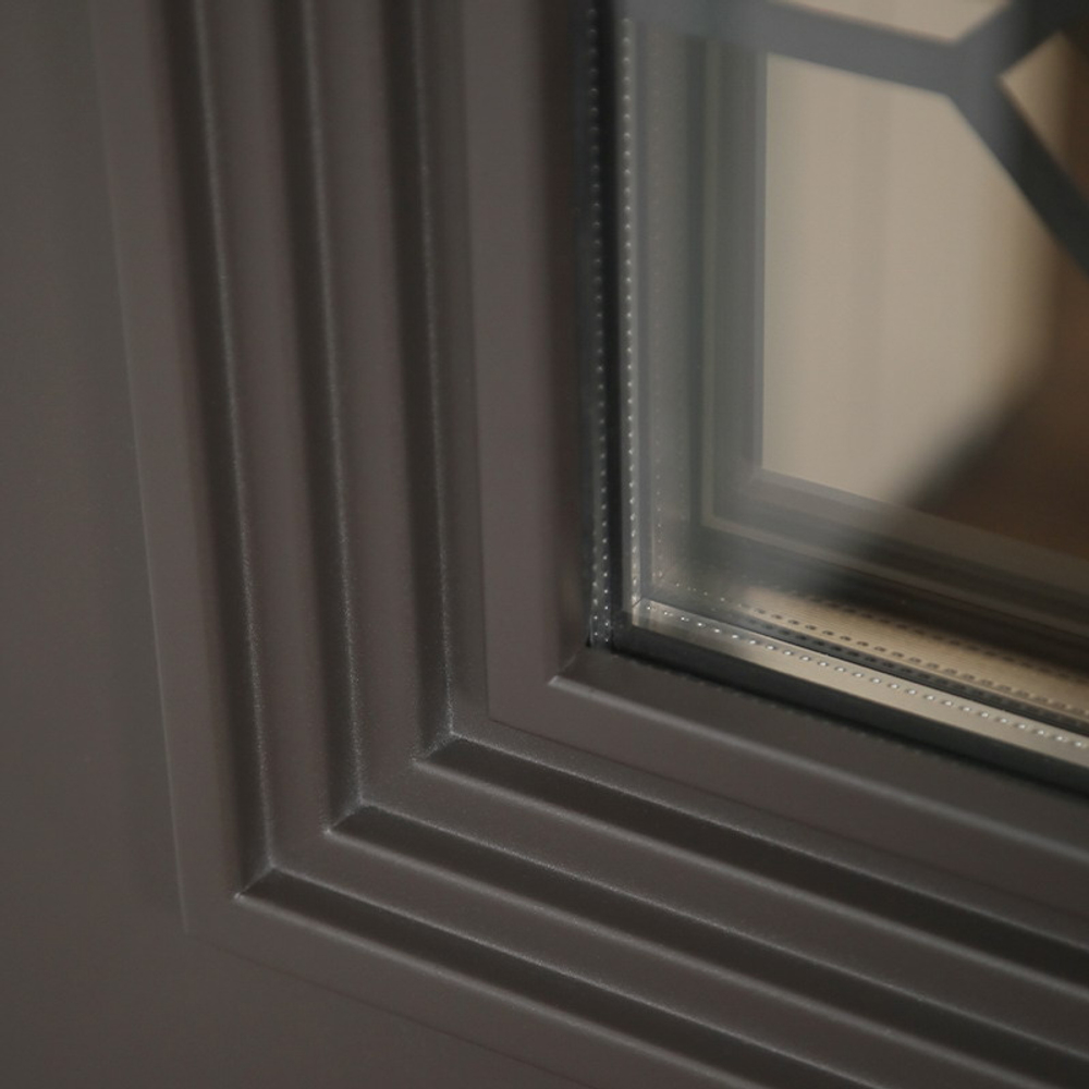 Стальная дверь "Дравит" с окном и лазерной резкой (терморазрыв 3к). Заказная модель.