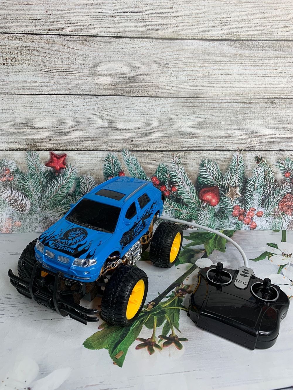 1168440/AUTODRIVE Р/У Монстр-трак, движение вперед/назад/повороты, цвет синий, аккум. в компл., в/к