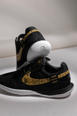 IN / Nike Streetgato / Dark Grey Metallic