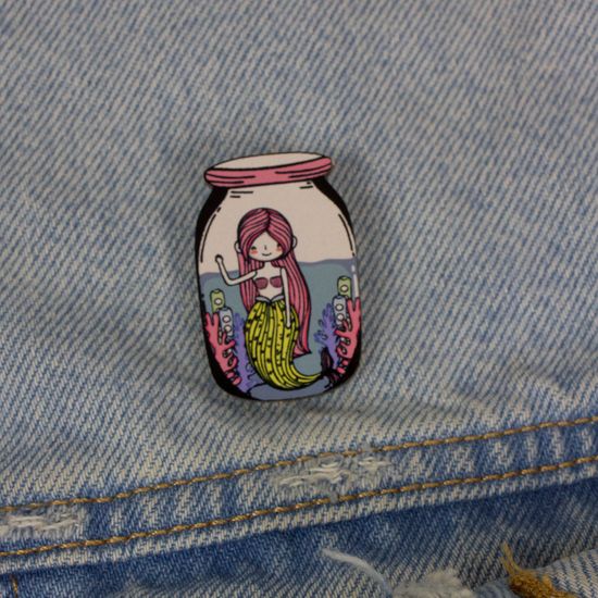 Деревянный значок. Русалка