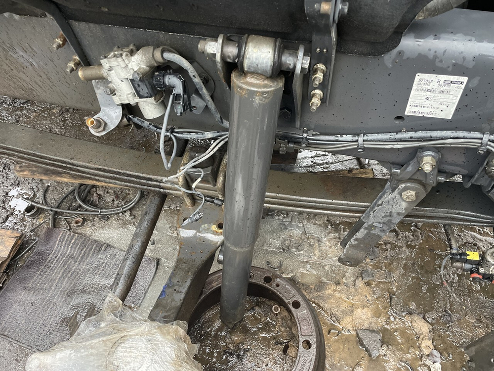 Амортизатор передний 2020г