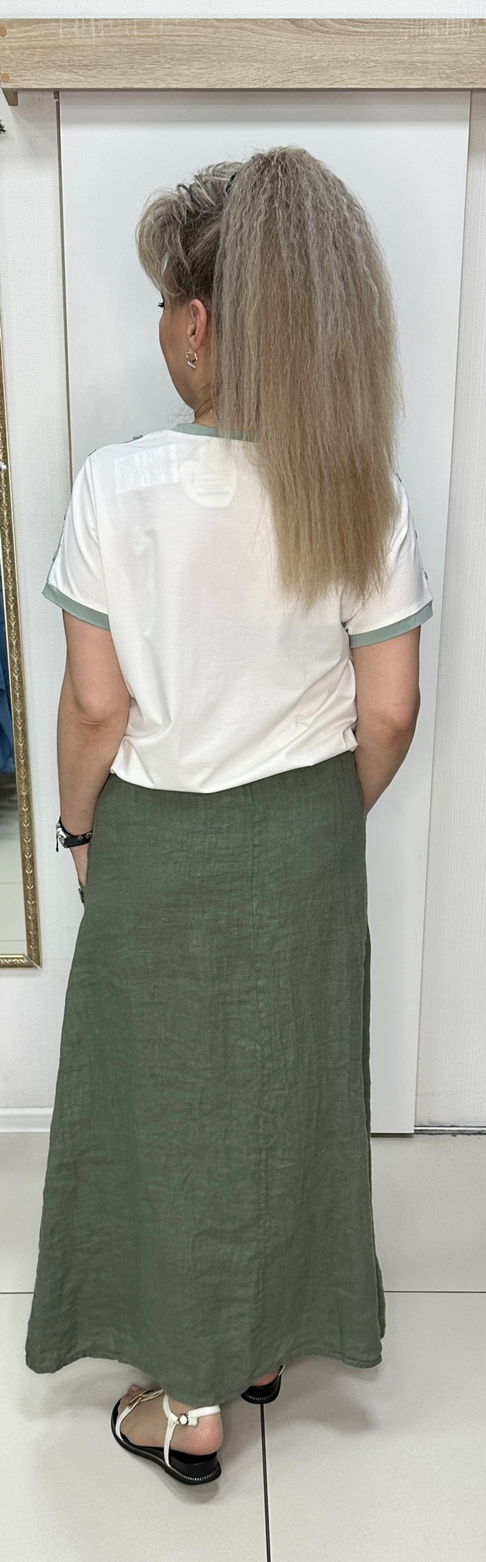 Итальянская льняная юбка с кармашками в оливковом цвете