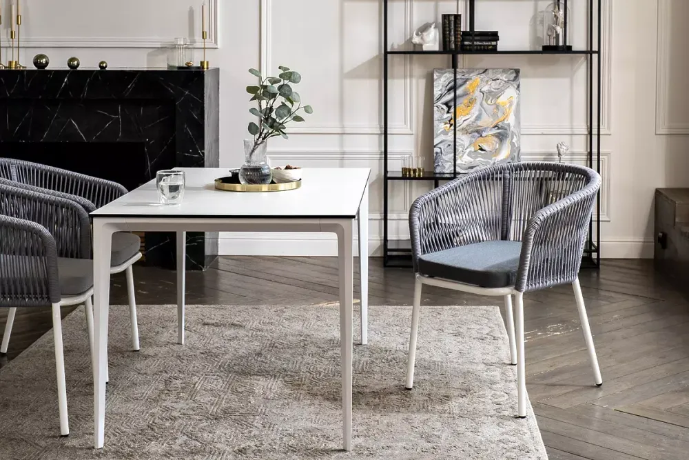 "Малага" обеденная группа на 4 персоны со стульями "Марсель", каркас белый, роуп светло-серый