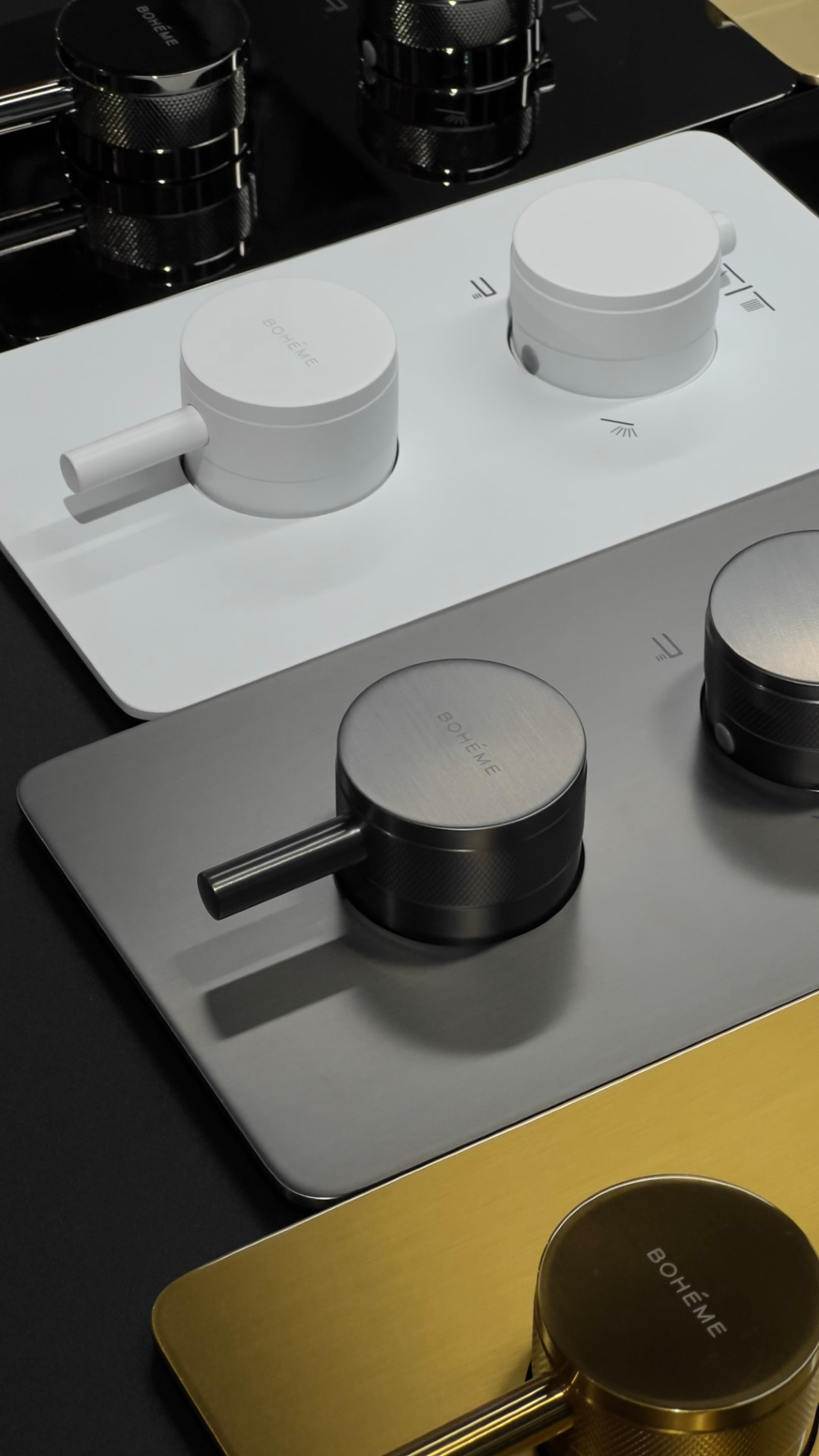 Смеситель встроенный с термостатом 3-х проходной MATT WHITE