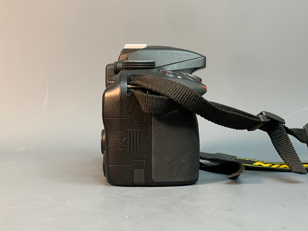 Nikon D3300 Kit 18-55mm 3.5-5.6G VR 5.200 кадров