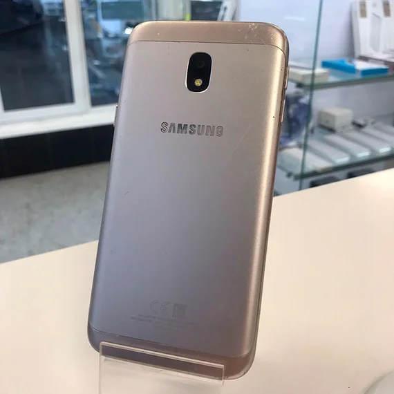 Смартфон Samsung Galaxy J3 (2017) J330F 2/16Gb Gold (Витринный)