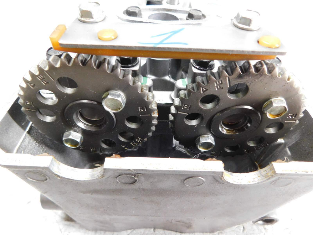 Головка цилиндров Honda VFR800 RC79E 1