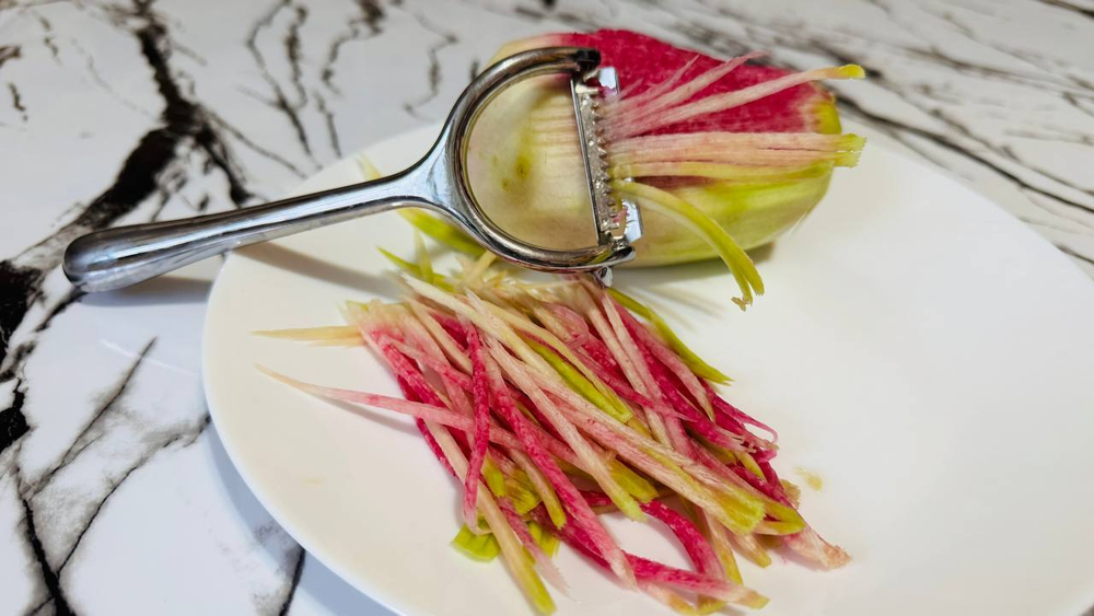 Универсальный набор кухонных приспособлений экономка-овощечистка + две овощерезки РУЧНОЙ РАБОТЫ