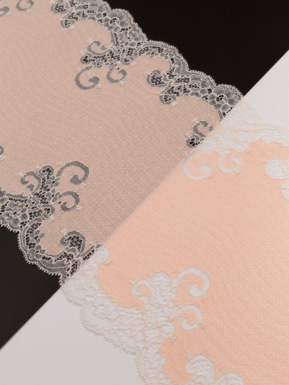 Эластичное кружево светло-персиковое с шампанью ширина 18 см