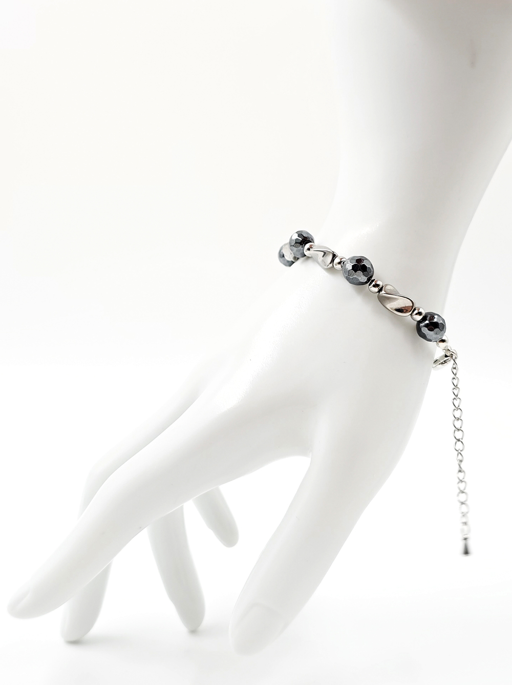Браслет женский на руку из гематита и нержавеющей стали
