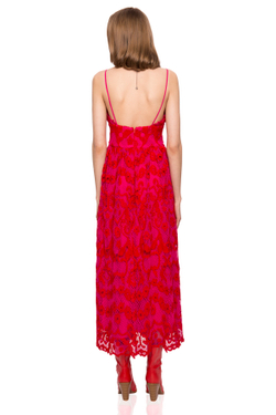 Кружевное платье с цветочной вышивкой