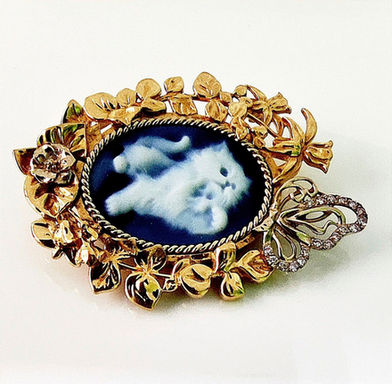 Брошь Эстерелла золото 750, агат, бриллианты розовые