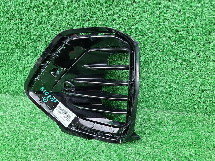 Решетка переднего бампера правая VW Talagon 21-нв