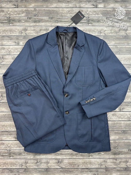 Классический костюм Kiton