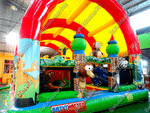 Надувной батут "Зверята с крышей 3" со скалодромом, 11*7*6 м