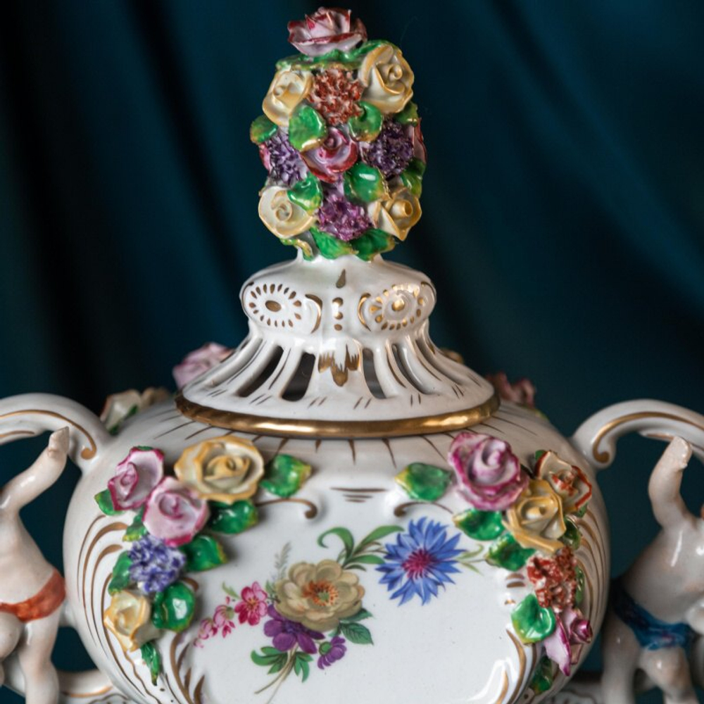 Парадные вазы в стиле Рококо