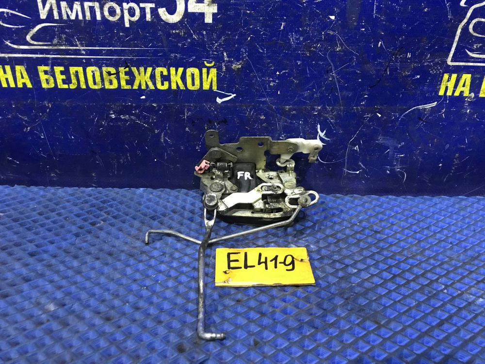 Замок двери передней правой TOYOTA CORSA 1991