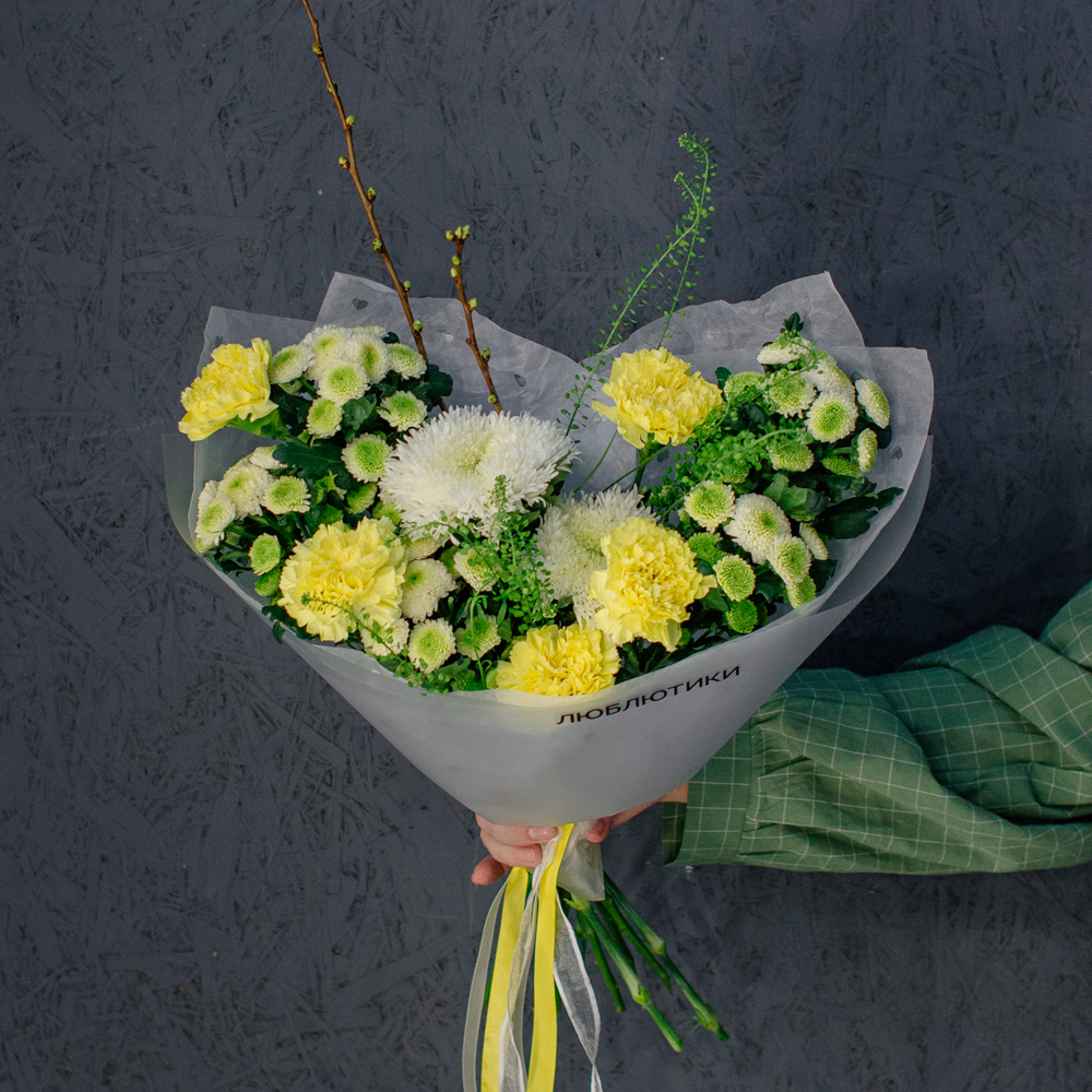 134. Суперстойкий букет в весенних оттенках с ветками вишни