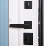 Стальная дверь "Цаворит" с окном и лазерной резкой (терморазрыв 3к). Заказная модель.