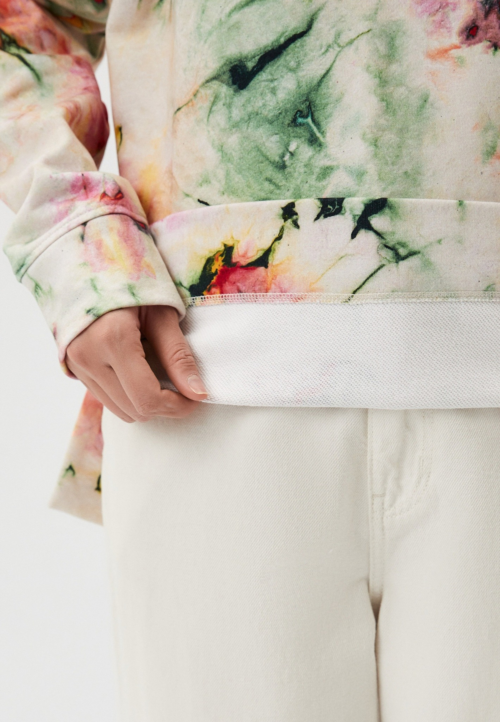 Худи женское BOSS Elphala_AOP 10249245 01