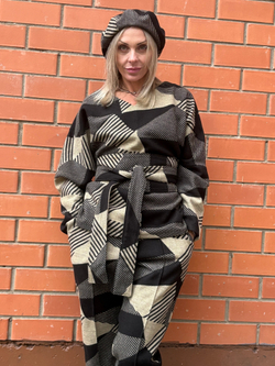 Брюки со стрелкой + Лонг кушак и берет +  /беж