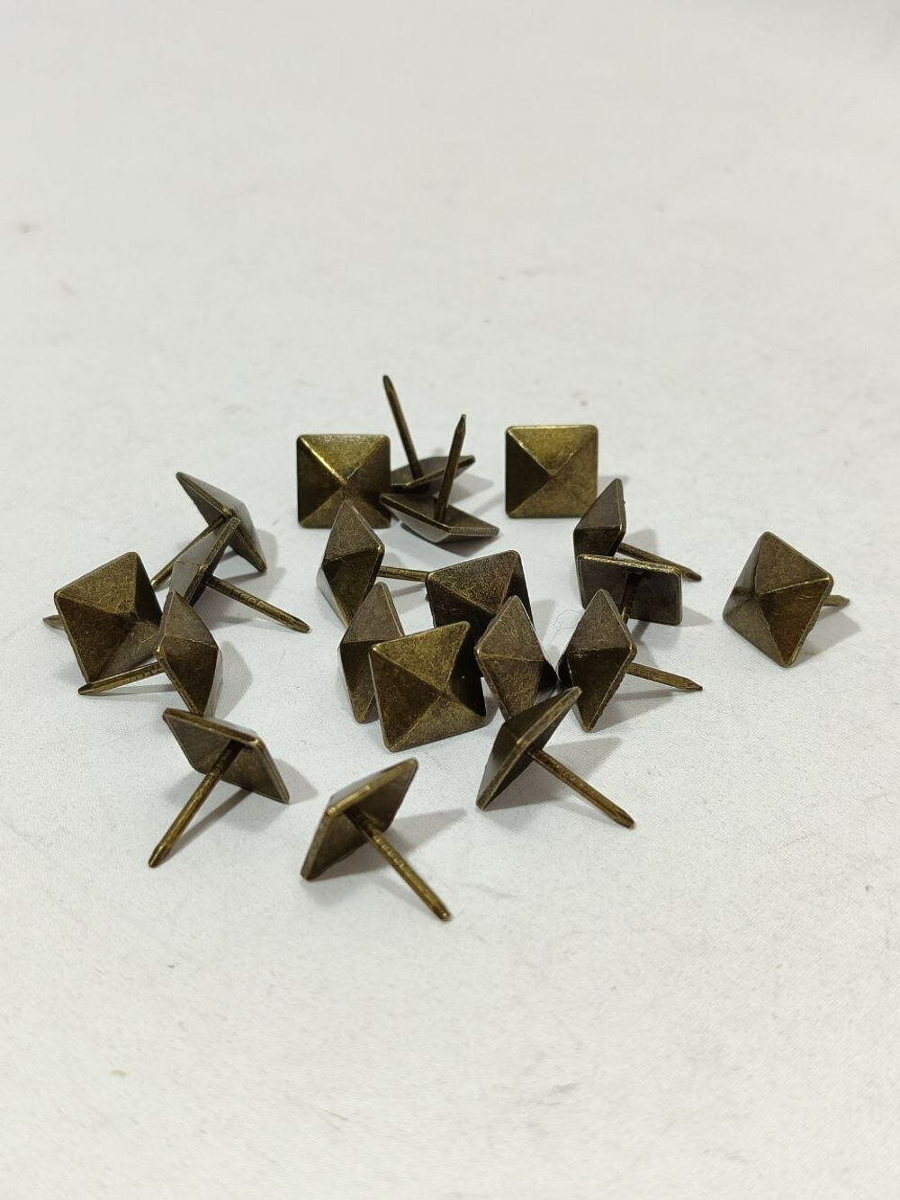 Декоративные гвоздики для мебели шл10х10мм-дл.гв.13мм/20шт