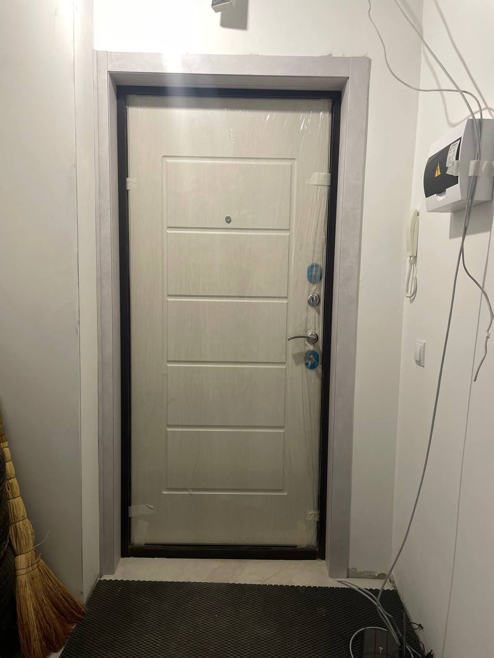 Дверь входная для частного дома с терморазрывом и стеклом