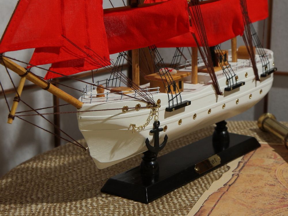 Meteor Lights Модель парусника Secret (Алые Паруса) 50 см