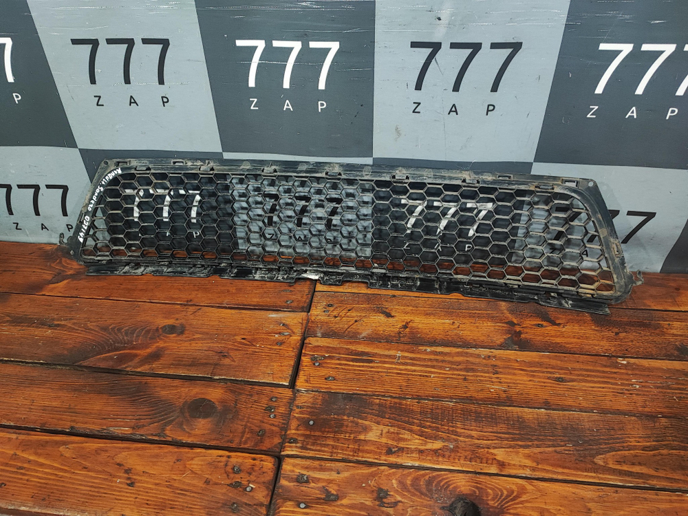 Решетка переднего бампера Renault Sandero 1 09-14 Б/У Оригинал 8200735103