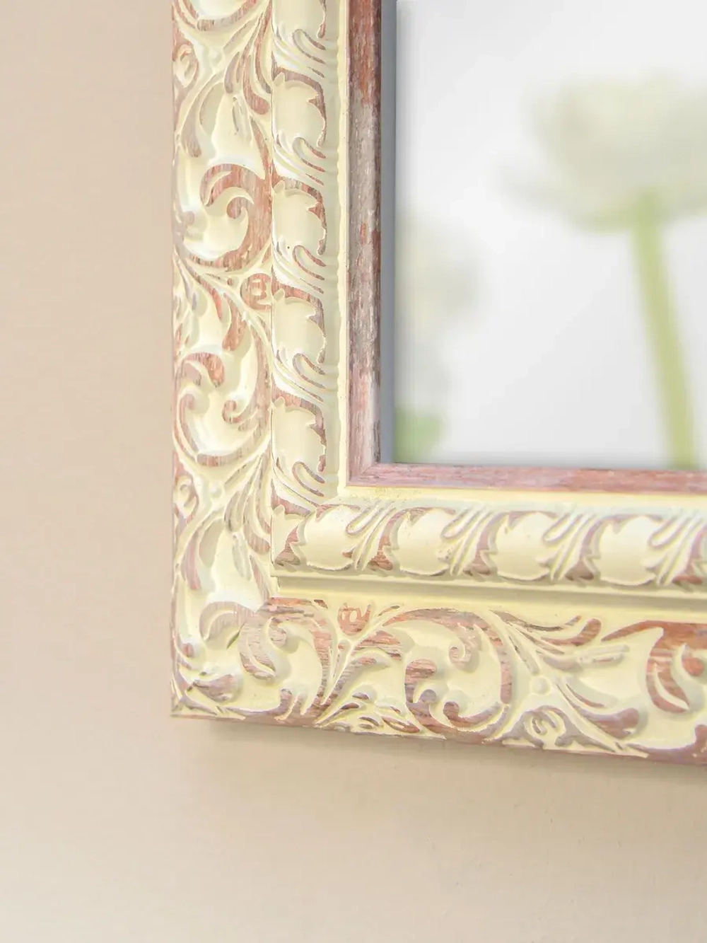 Зеркало настенное 67*57 см