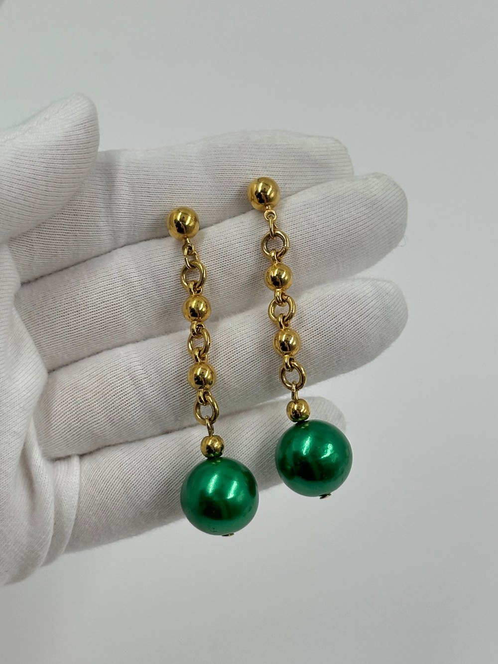 Серьги с зелеными бусинами